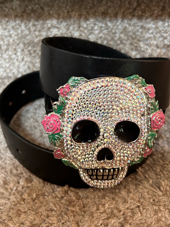 Tarina Tarantino Accessories - Tarina Tarantino Skull & Roses Swarovski Crystal Belt Buckle. Gothic Glam. EUC.